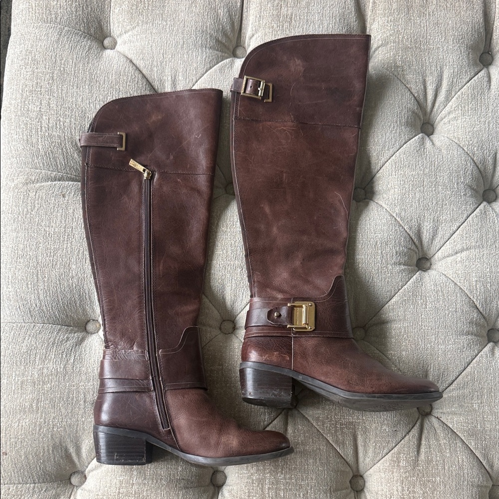 Vince‎ Camuto Women’s 7 Dark Brown Leather with Gold Buckle